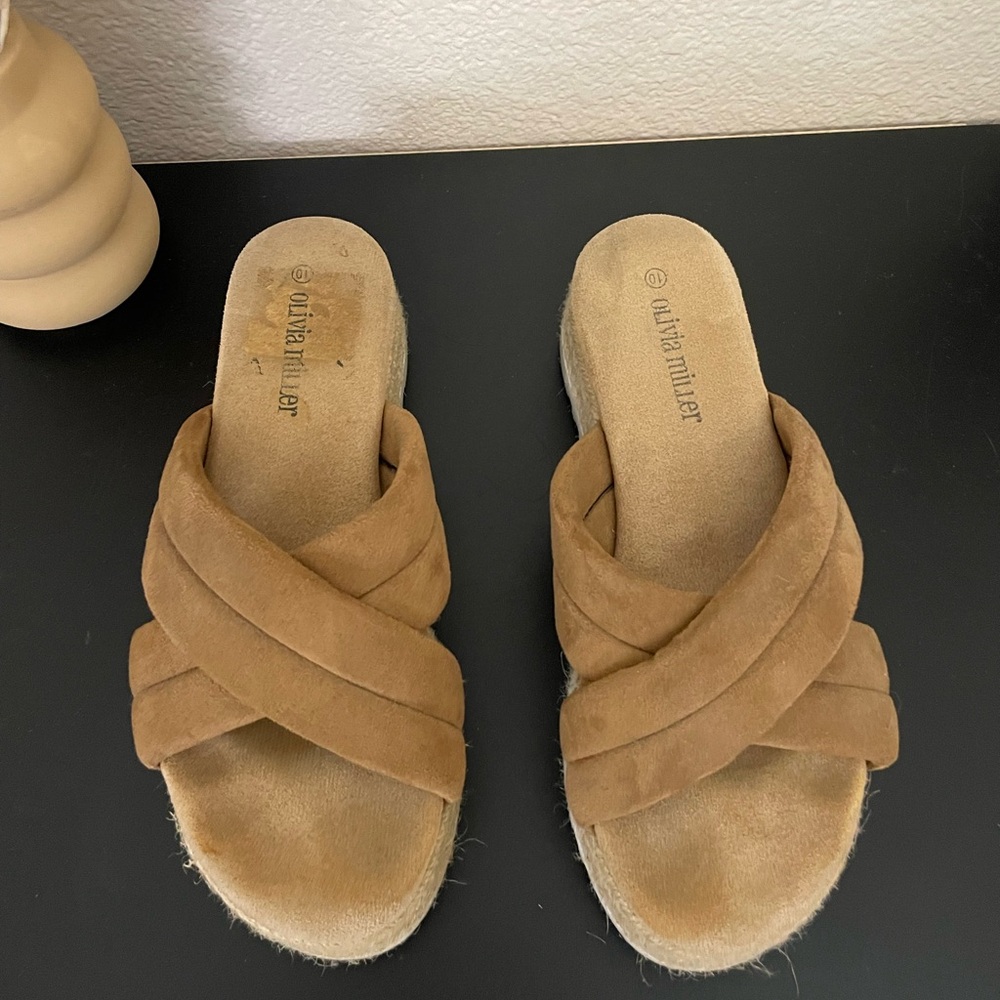 Platform sandal. - Picture 4 of 5